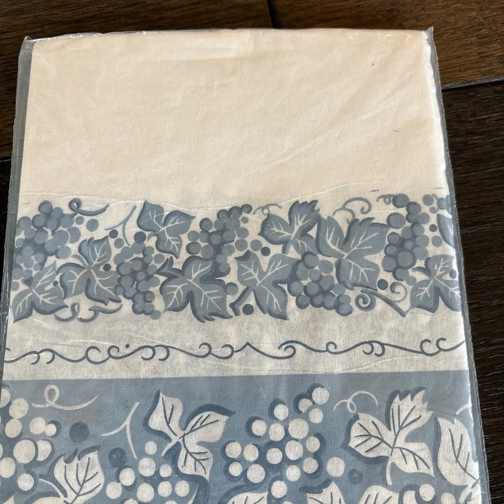 Vintage Pakay Gibson Party Papers tablecloth